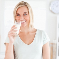 КОГДА И КАК НАМ ЛУЧШЕ ПИТЬ КЕФИР (Лекарство на тарелке)